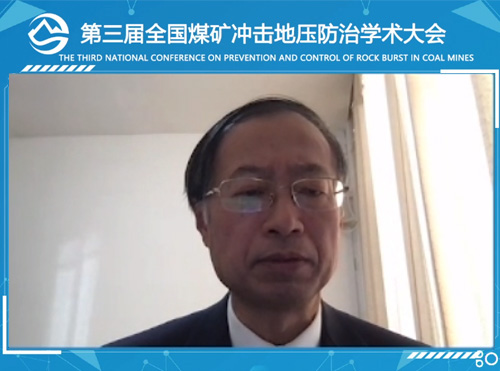 潘一山作报告